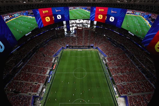 ملعب المباراة كامل العدد ملعب المباراة كامل العدد