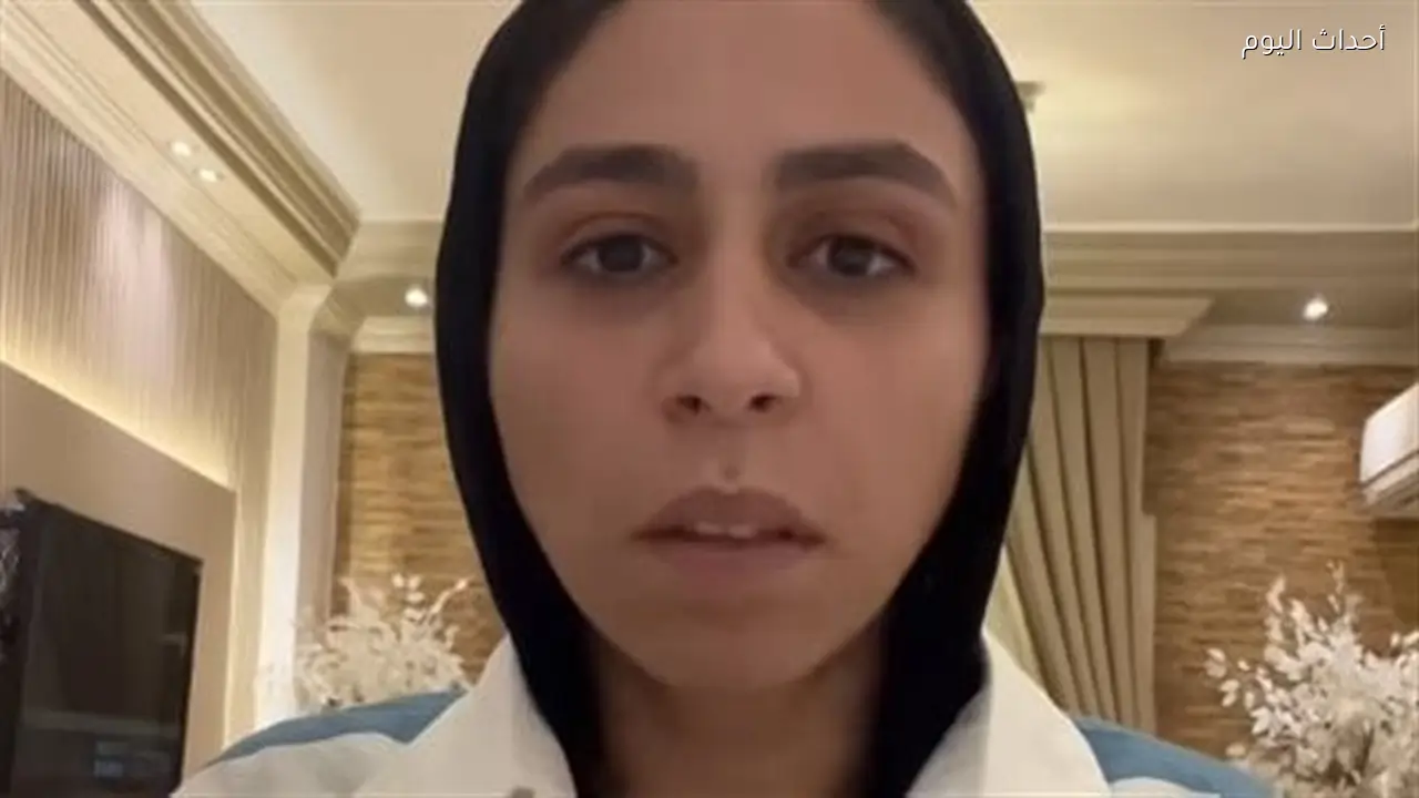 افتعل تصرفات غريبة.. فتاة تزعم تعدي شخص على والدها وشقيقها أمام منزلهم بالرحاب