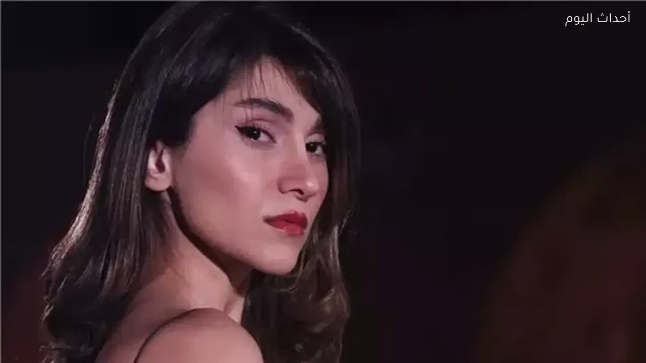 بعد تصدرها التريند بسبب حكم جلدها .. من هي المغنية الإيرانية باراستو أحمدي ؟