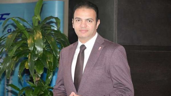 رغم سياسة التقشف.. تعيينات بالجملة ومدربين أجانب بالدولار