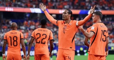 فان دايك يقود تشكيل قمة هولندا ضد السويد في كأس العالم