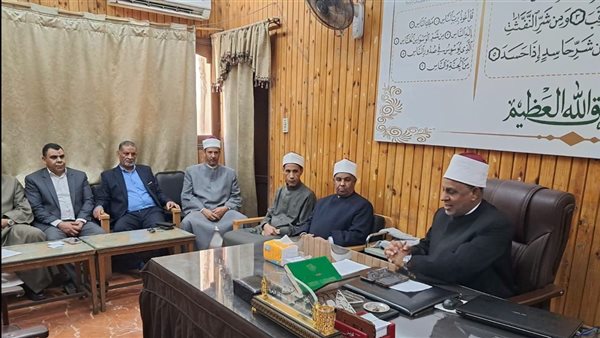 رئيس قطاع المعاهد الأزهرية يلتقي قيادات قنا لمتابعة امتحانات الثانوية