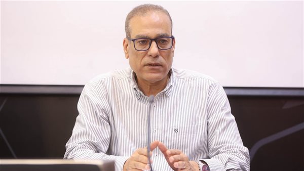 مصطفى عزام يجتمع مع مندوبي المناطق لمناقشة قواعد قيد وانتقالات اللاعبين