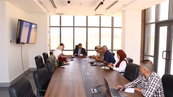 محافظ دمياط يتابع ملفات العمل ويؤكد رفع كفاءة الاستعداد للتعامل مع الأزمات