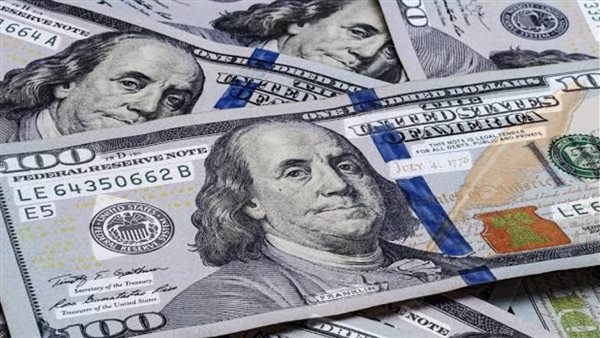 خبير اقتصادي: ارتفاع الدولار عالميًا ينعكس بشكل مباشر على أسعار الذهب
