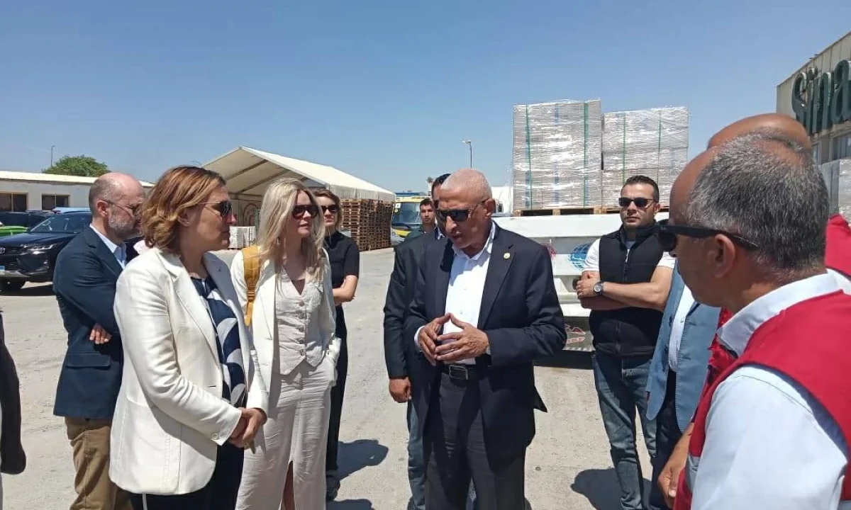 أعضاء بمجلس النواب الهولندى يتفقدون مخازن المساعدات بالعريش 