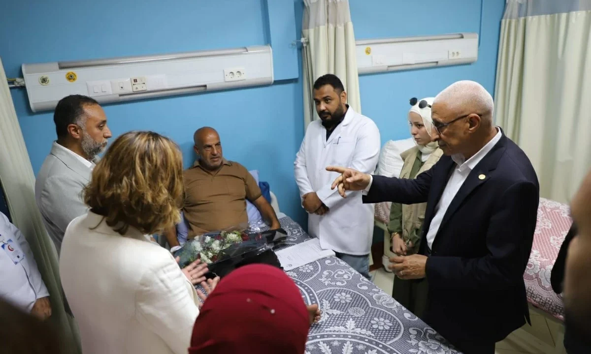 أعضاء لجنة الشؤون الخارجية في مجلس النواب الهولندي يتفقدون مستشفى العريش العام