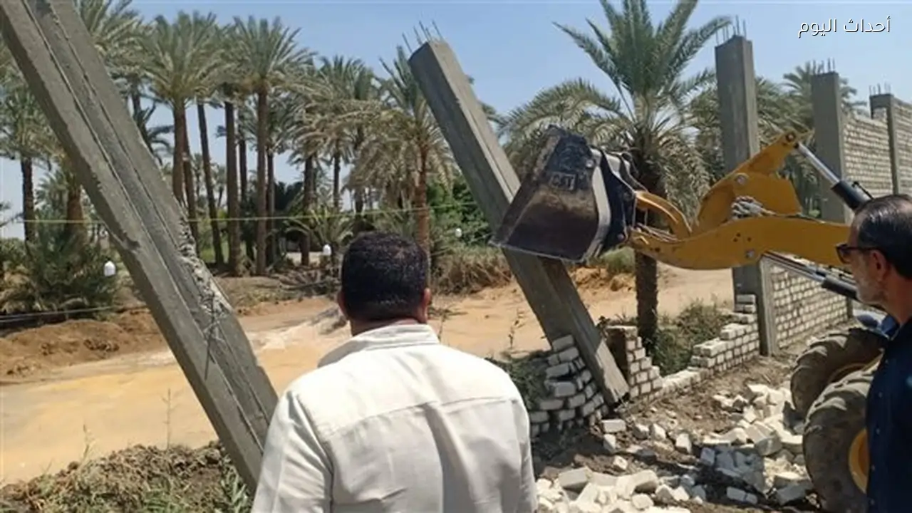 إزالة التعديات على الأراضي الزراعية بقرى سنورس بالفيوم
