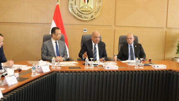 اجتماع حكومي لإعداد الاستراتيجية الوطنية لصناعة مراكز البيانات والاعتماد على الطاقات المتجددة