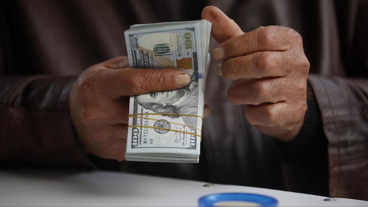 سعر الدولار اليوم 