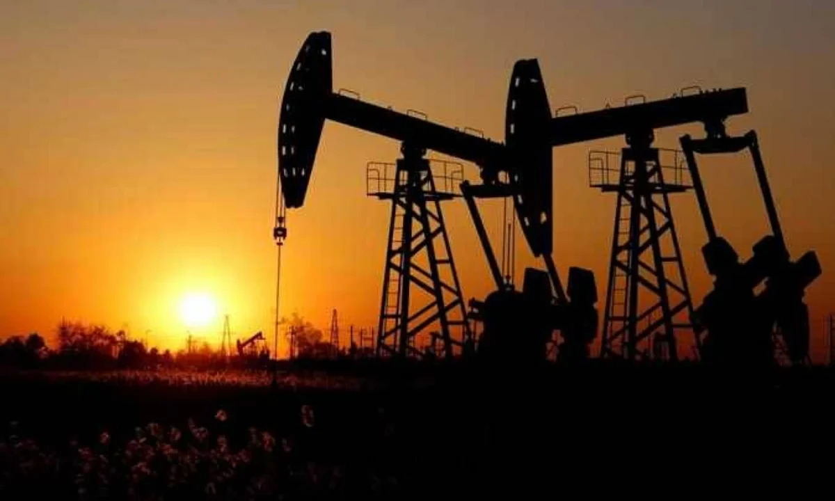 الهبوط الشهرى يصل بالنفط إلى 27.3%.. وعقود برنت تتماسك عند 79.45 دولار قبل تسوية يونيو