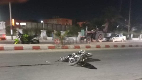 بسبب السرعة الزائدة.. مصرع شخصين وإصابة ثالث إثر حادث تصادم موتوسيكلين في قنا
