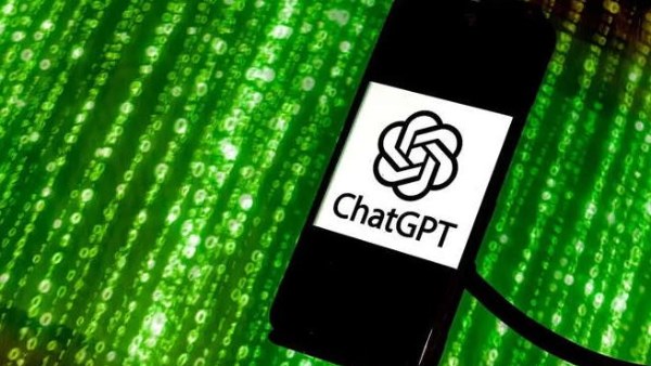 تراجع صادم.. حصة ChatGPT تهبط إلى أقل من 50%