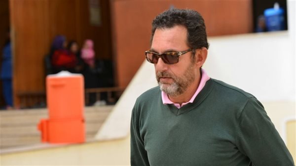 أشرف زكي: جثمان محمد مرزبان يصل إلى القاهرة لتشييع جنازته من مسجد حسن الشربتلي
