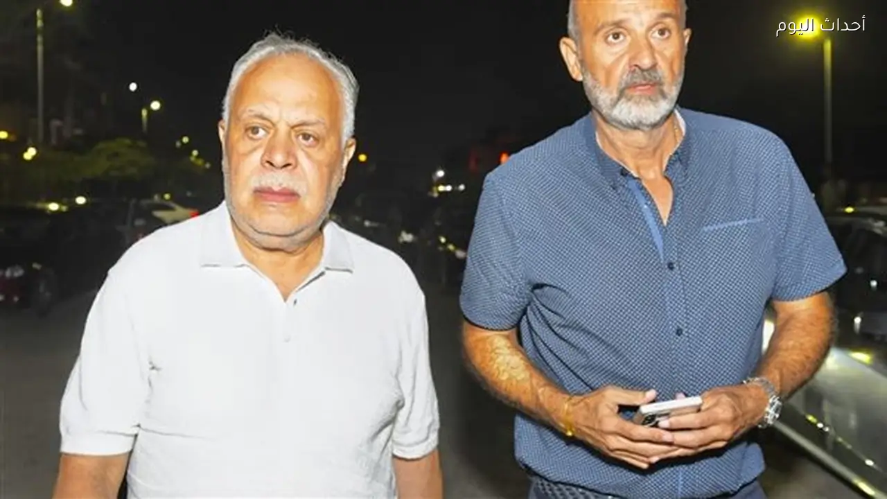 توافد العديد من النجوم باللون الأبيض في عزاء الراحل محمد مرزبان
