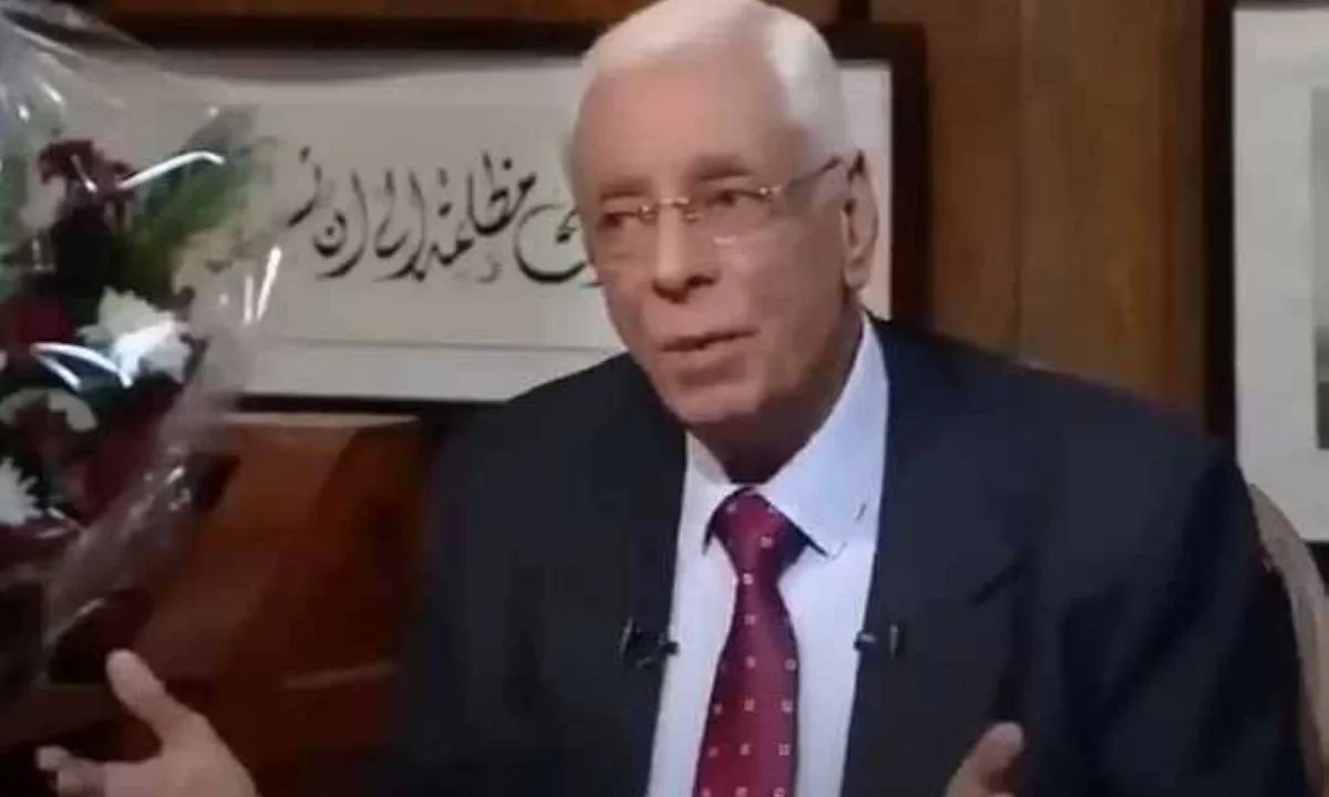 حسام موافي يوجه رسالة مؤثرة لشاب: الطب مهنة إنسانية والرقيب هو الله
