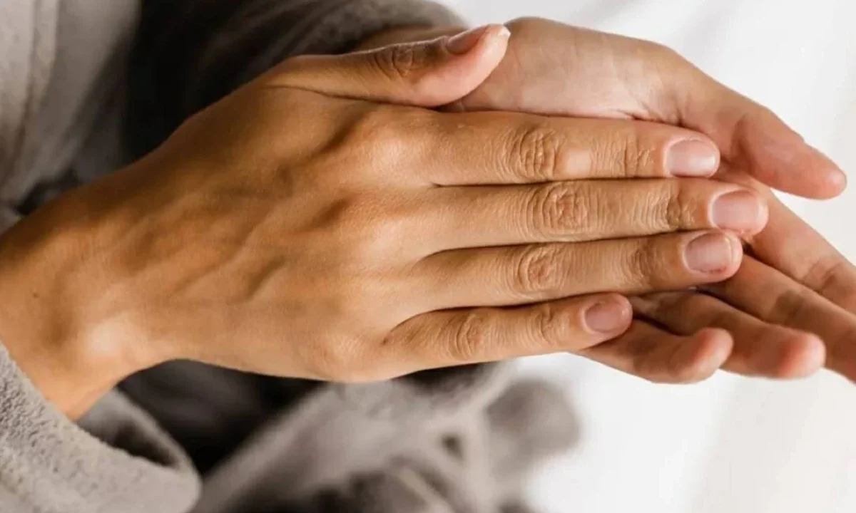 دون أن تدرى..7عادات تسرع من شيخوخة اليدين