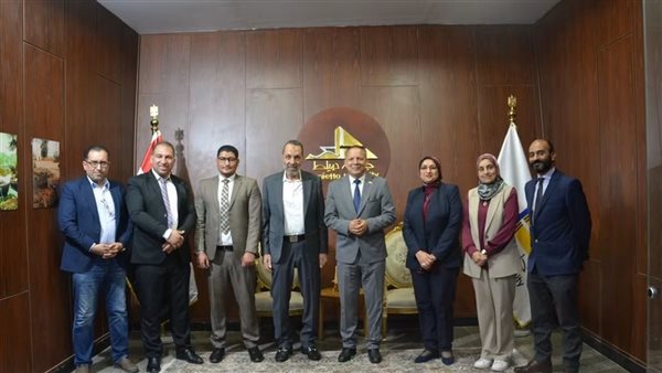 رئيس جامعة دمياط وغرفة صناعة الأخشاب والأثاث يبحثان شراكة استراتيجية