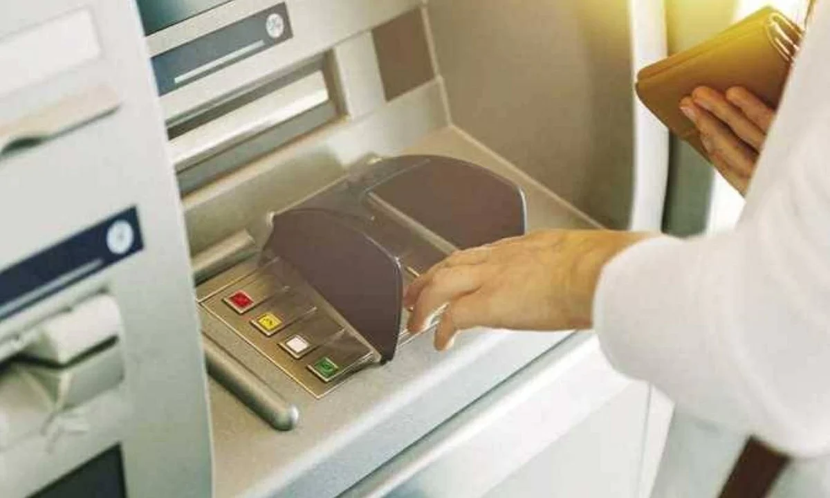 رسميًا بعد قرار المركزي الأخير.. الحد الأقصى للسحب النقدي اليومي من البنوك والـ ATM وإنستاباي (تفاصيل)