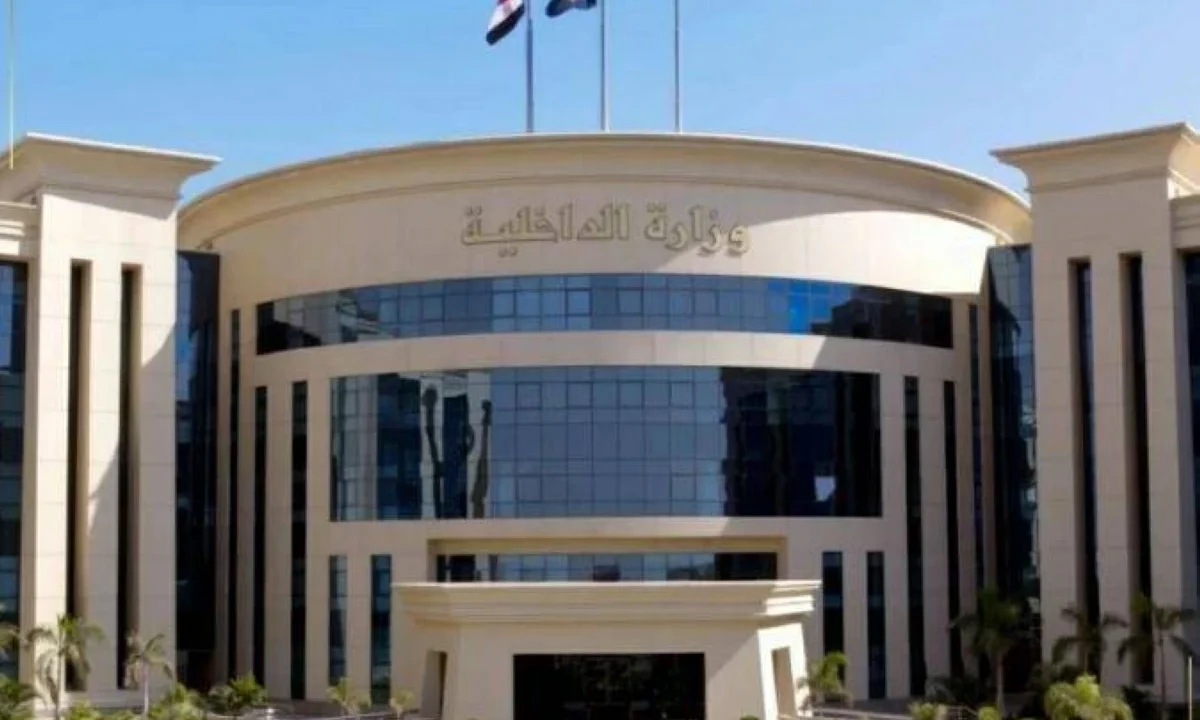 سقوط بطلي واقعة «الاستعراض بالسيارات» في القاهرة بعد تداول فيديو يوثق قيادتهما المتهورة