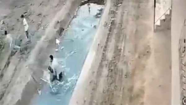 شاب ينقذ صغيرة من الغرق بترعة كفر طحوريا بشبين القناطر.. ومطالب بعمل سور حول الترعة لحماية الأطفال