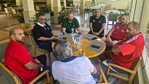 عمرو مصيلحي يجتمع بالجهاز الفني لـ منتخب السلة
