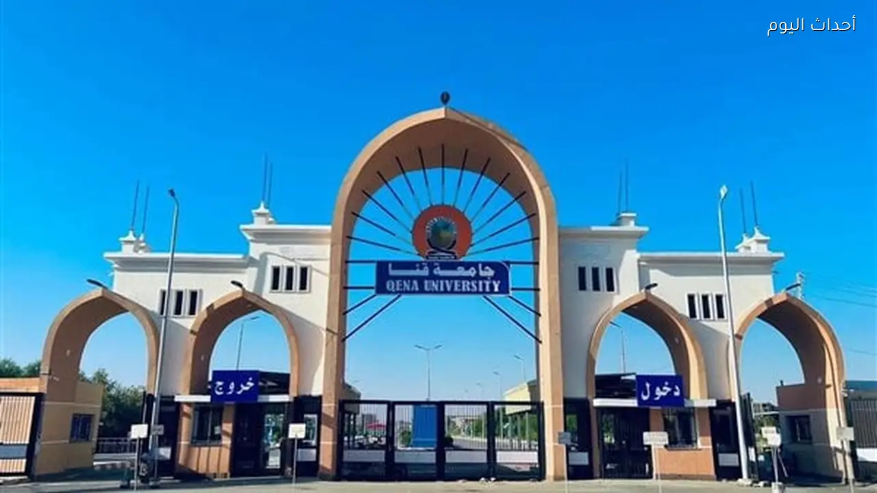 قفل البوابة بسيارته وشل حركة المرور لأكثر من ساعة.. ضبط مورد بتهمة محاولة اقتحام حرم جامعة قنا