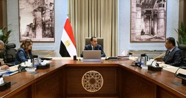 مدبولى يوجه بضرورة إحداث نقلة حضارية بالغردقة والمدن السياحية بالبحر الأحمر