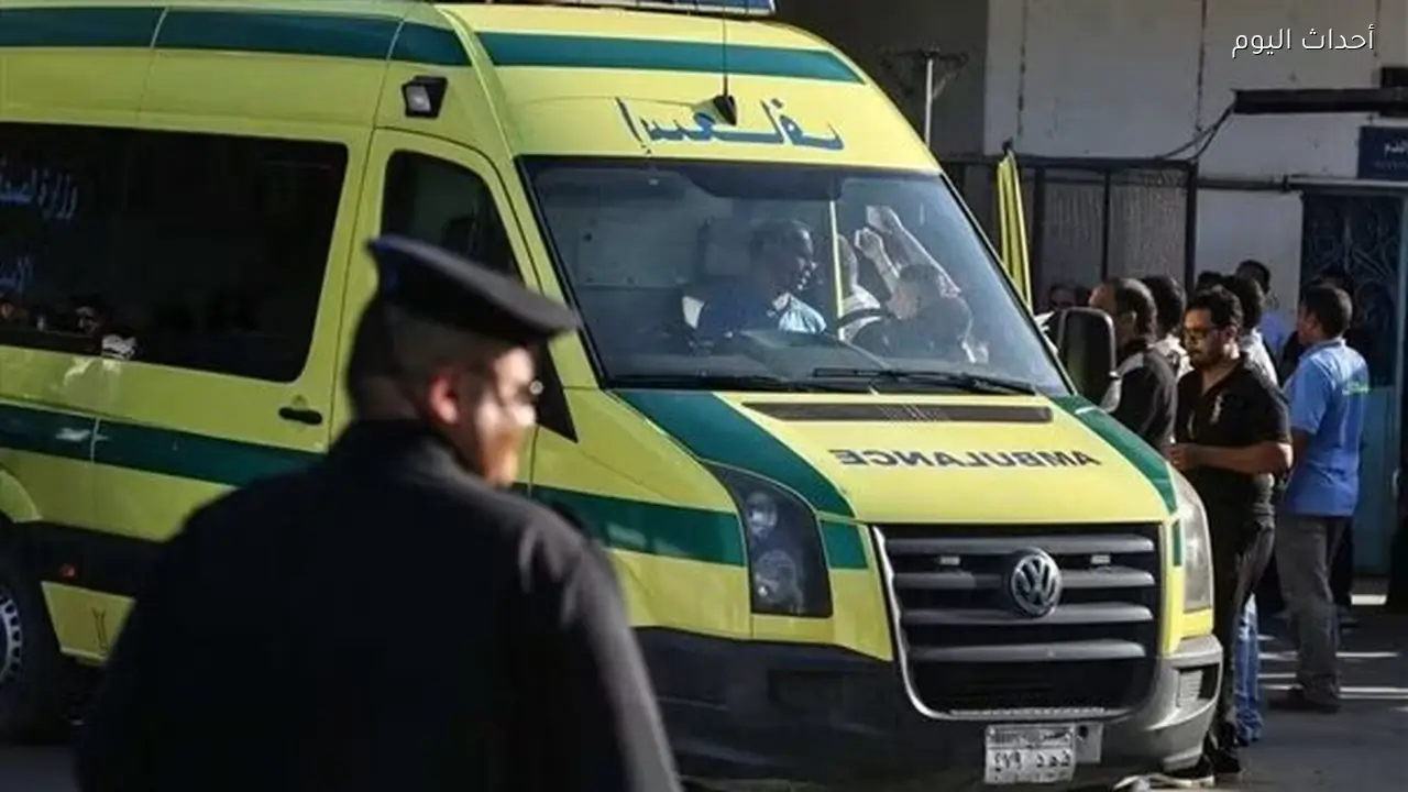 مصرع شخص في حادث تصادم سيارتين بطريق أسيوط الغربي