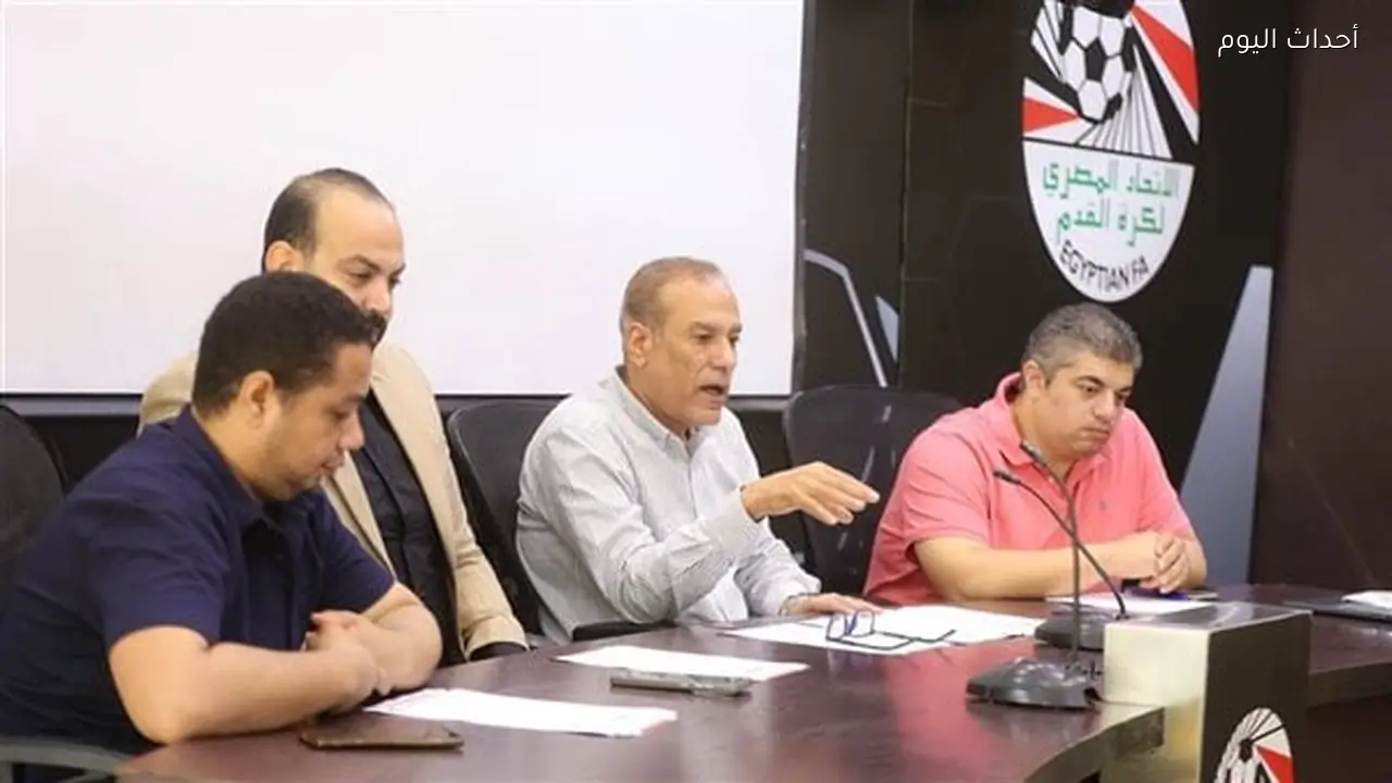 مصطفى عزام يجتمع بمندوبي المناطق لمناقشة قواعد القيد والانتقالات للموسم الجديد