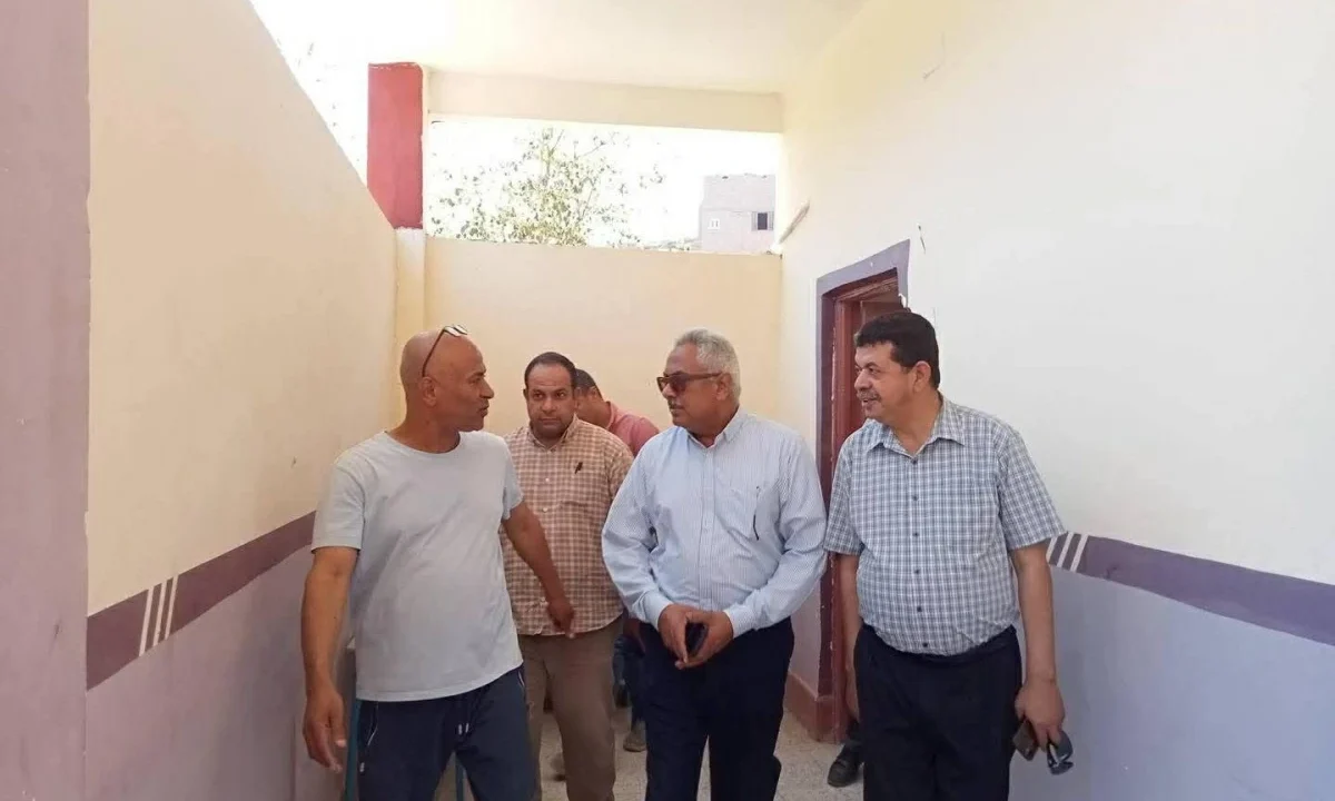 نائب محافظ سوهاج يتفقد لجان الثانوية العامة للتأكد من جاهزيتها قبل انطلاق الامتحانات غدًا