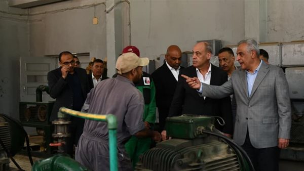وزير الإنتاج الحربي يتابع تشغيل أحد خطوط الإنتاج الحيوية بشركة أبو زعبل للكيماويات