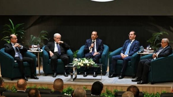 وزير الاستثمار: التوسع في المناطق الاستثمارية ومراكز الخدمات القريبة من المواطنين