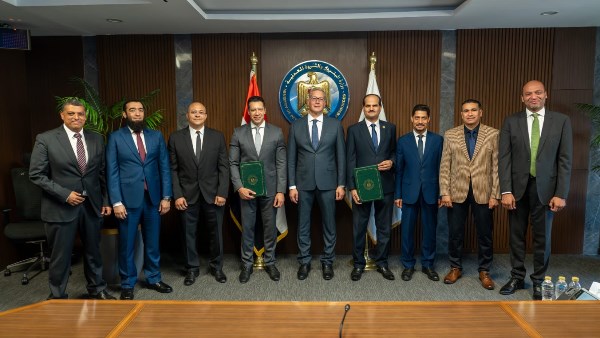 وزير البترول يشهد توقيع اتفاقية جديدة مع هاربور إنرجي.. ومذكرة مبادئ مع إيني لتحفيز الاستثمارات
