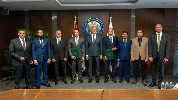 وزير البترول يوقع اتفاقيات مع هاربور وإيني لتحفيز الاستثمارات وزيادة إنتاج الغاز