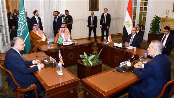 وزير الخارجية يعقد اجتماعاً رباعياً مع نظيريه السعودي والتركي وكبير مستشاري ترامب