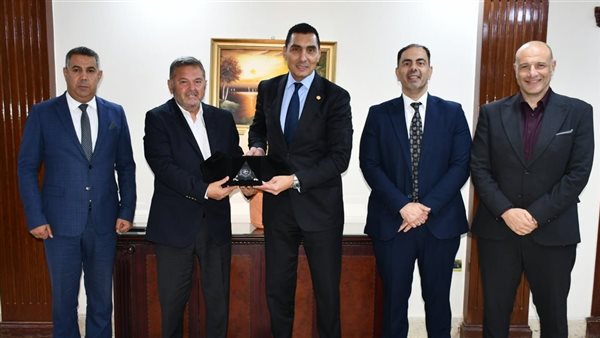 وزير الرياضة يلتقي مجلس إدارة نادي هليوبوليس لمتابعة خطط التطوير والأنشطة المستقبلية