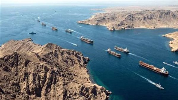 وزير النقل الهندي يعلن عبور 3 ناقلات نفط مضيق هرمز بأمان