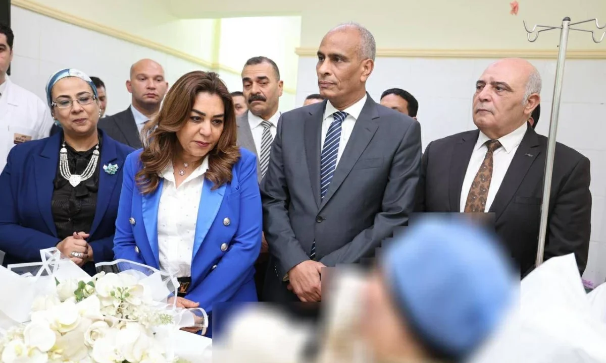 وزيرة التنمية المحلية ومحافظ كفر الشيخ و«القومى للمرأة» يطمئنون على رئيسة قرية «تفتيش أبوسكين»