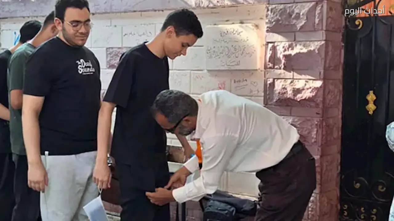 16 صورة توثق إجراءات تفتيش طلاب الثانوية العامة 2026 في الدقي