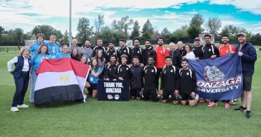 منتخب مصر يكرم جامعة جونزاجا بقميص الفراعنة قبل مواجهة أستراليا