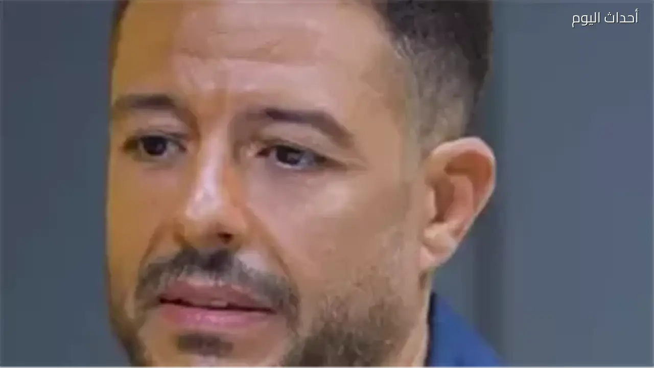 محمد حماقي يتأثر ويبكي خلال حديثه عن والده الراحل