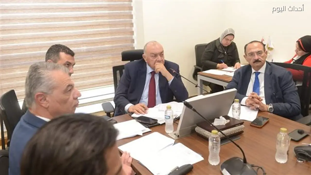 لجنة النقل بمجلس النواب تناقش مشروعات الطرق في قنا والبحر الأحمر
