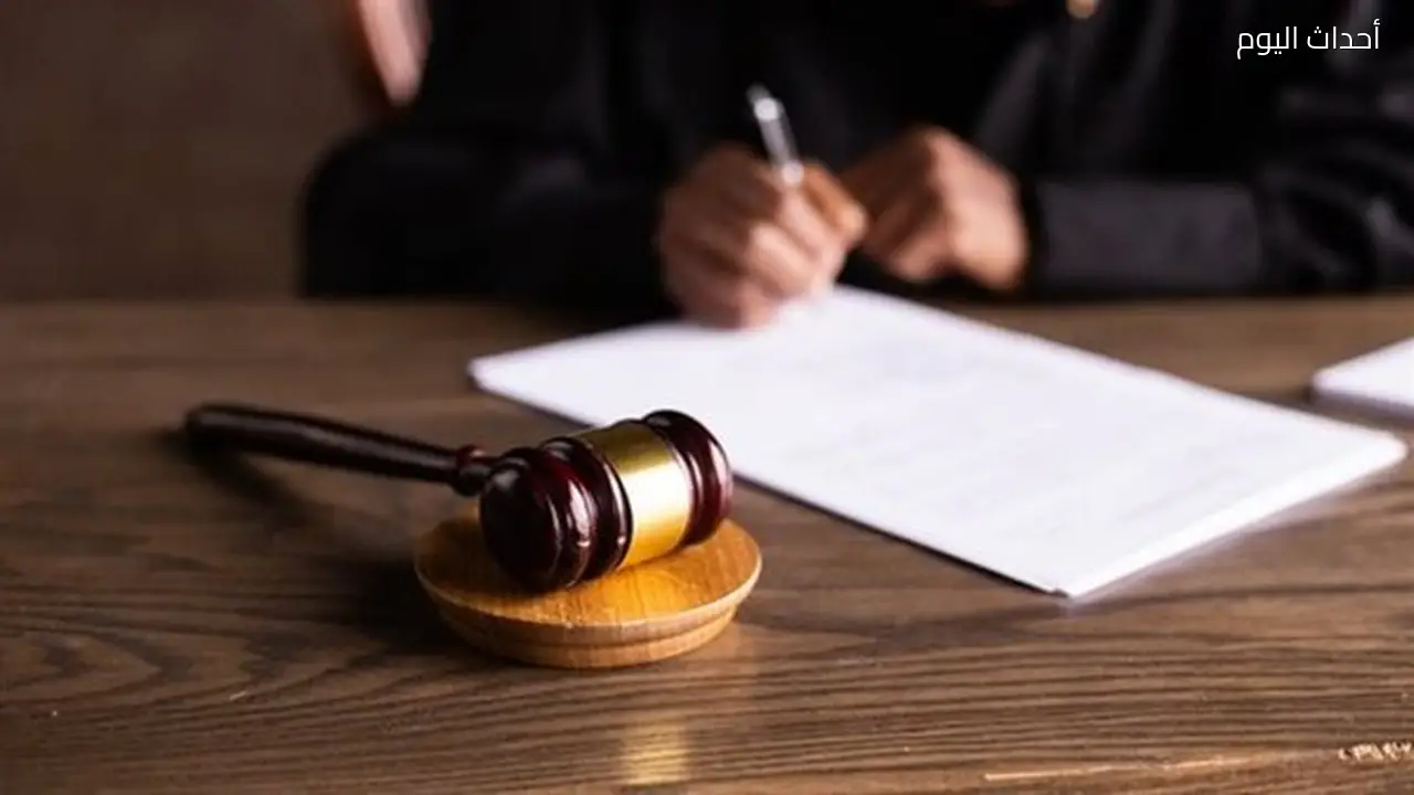 عامل خراطة يطعن طليقته بمقص بسبب خلافات على رؤية أبنائه