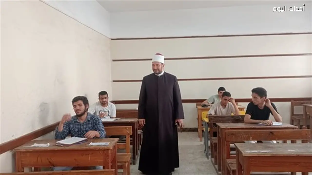 طلاب علمي الأزهر في الإسكندرية يؤدون امتحان التفسير في أجواء مستقرة