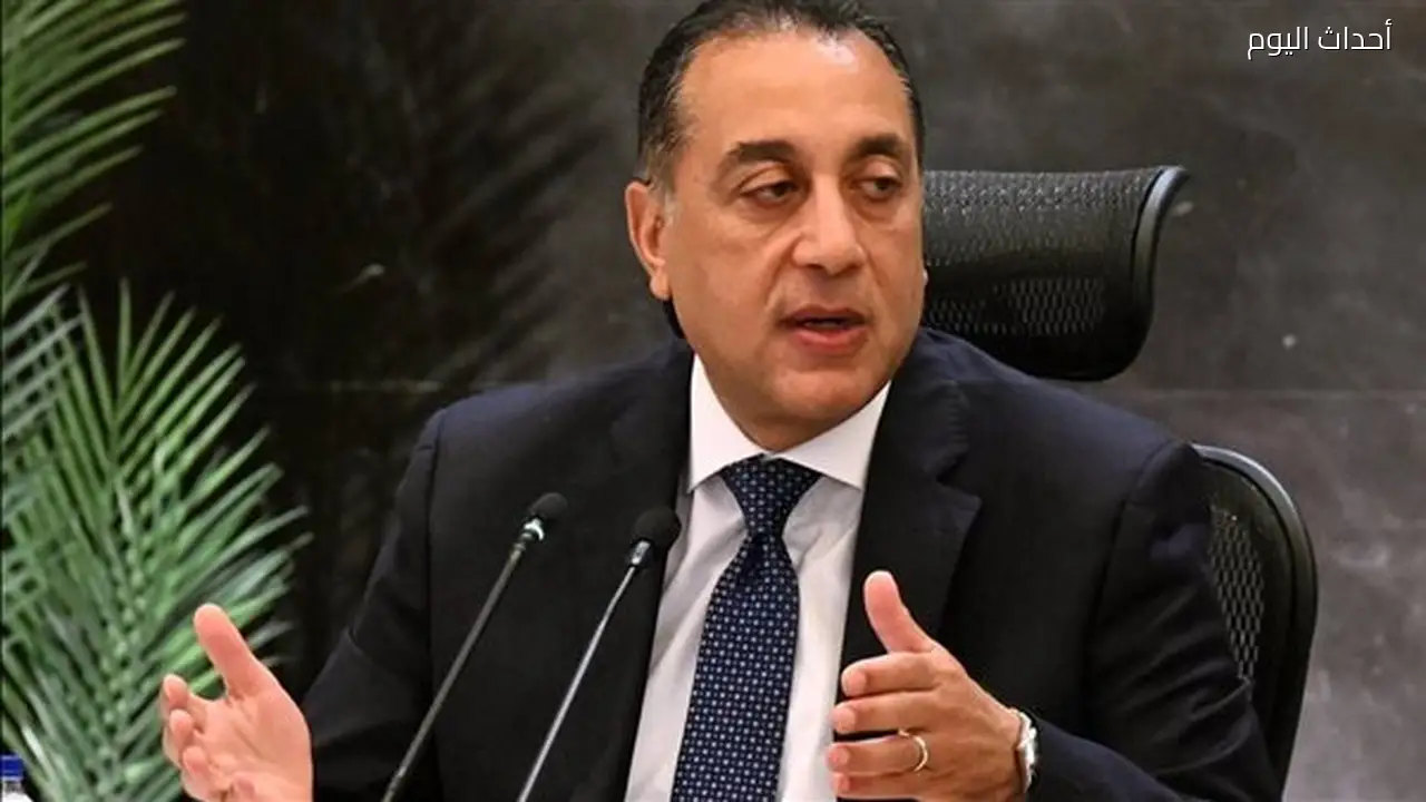 هل نشهد ارتفاعًا جديدًا في أسعار البنزين؟ الحكومة تعلن عن العودة للتسعير التلقائي وخبير اقتصادي يوضح السيناريوهات المحتملة
