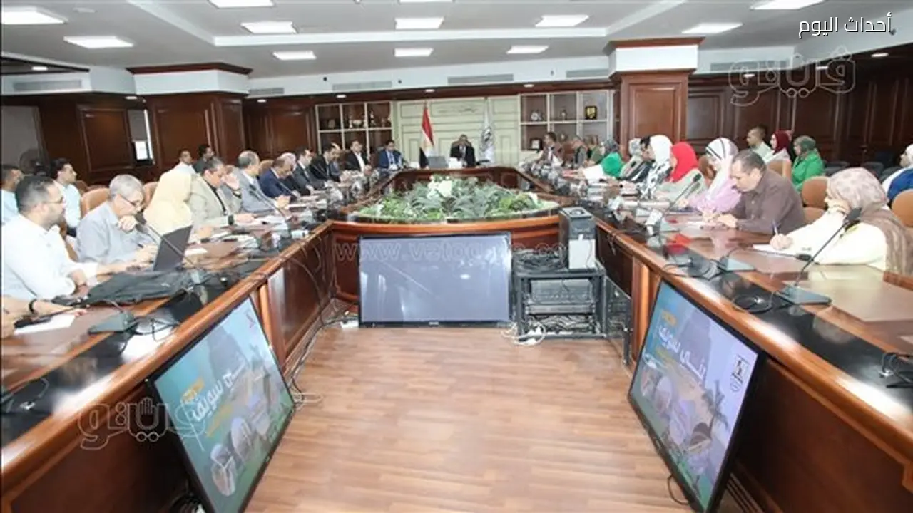 اجتماع محافظ بني سويف مع أعضاء النواب والشيوخ يناقش مشكلات مياه الشرب