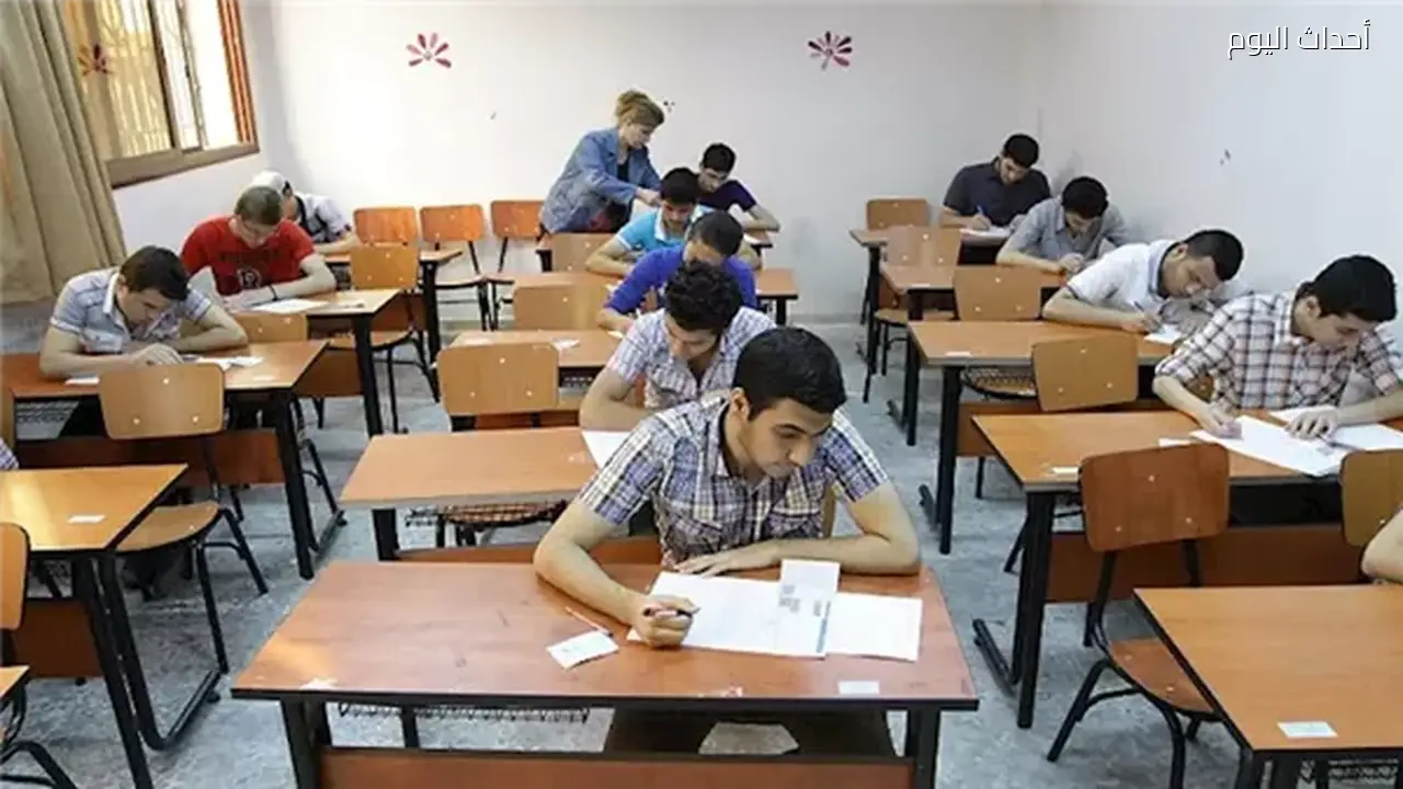 طلاب الثانوية العامة بالبحيرة يؤدون امتحاني الكيمياء والجغرافيا اليوم