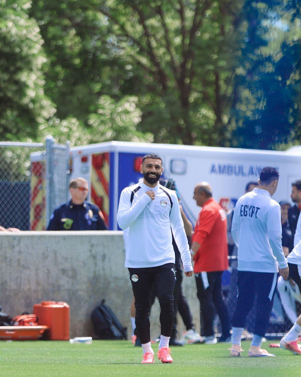 ضحكة محمد صلاح فى مران منتخب مصر