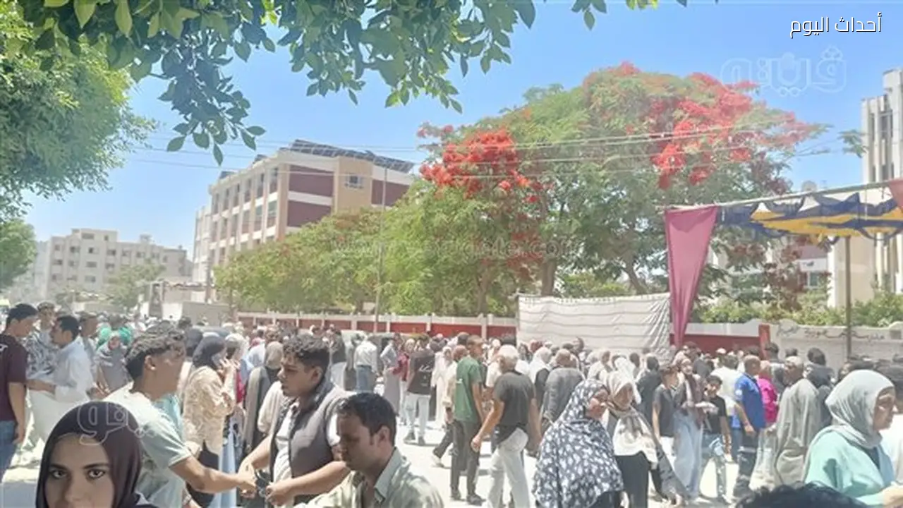 طلاب الثانوية العامة بالشرقية يؤدون امتحانات الكيمياء والجغرافيا في ثاني أيام المواد المضافة للمجموع